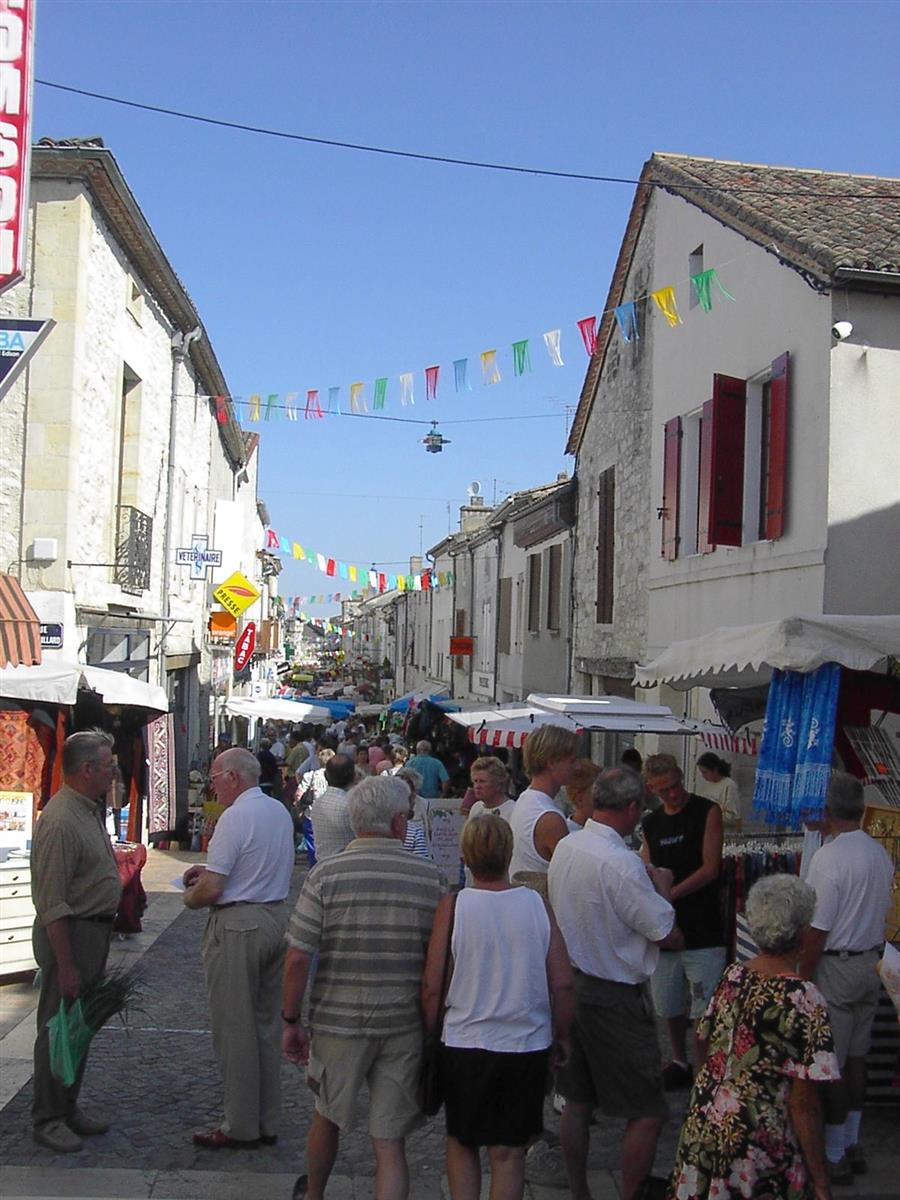 Marché traditionnel de Castillonnès