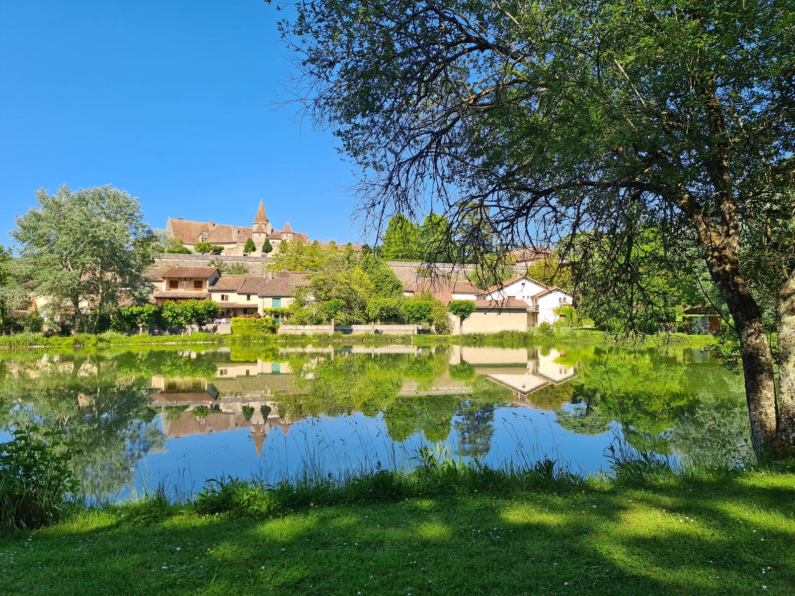 Lauzun: a picturesque village, an ancient duch ...