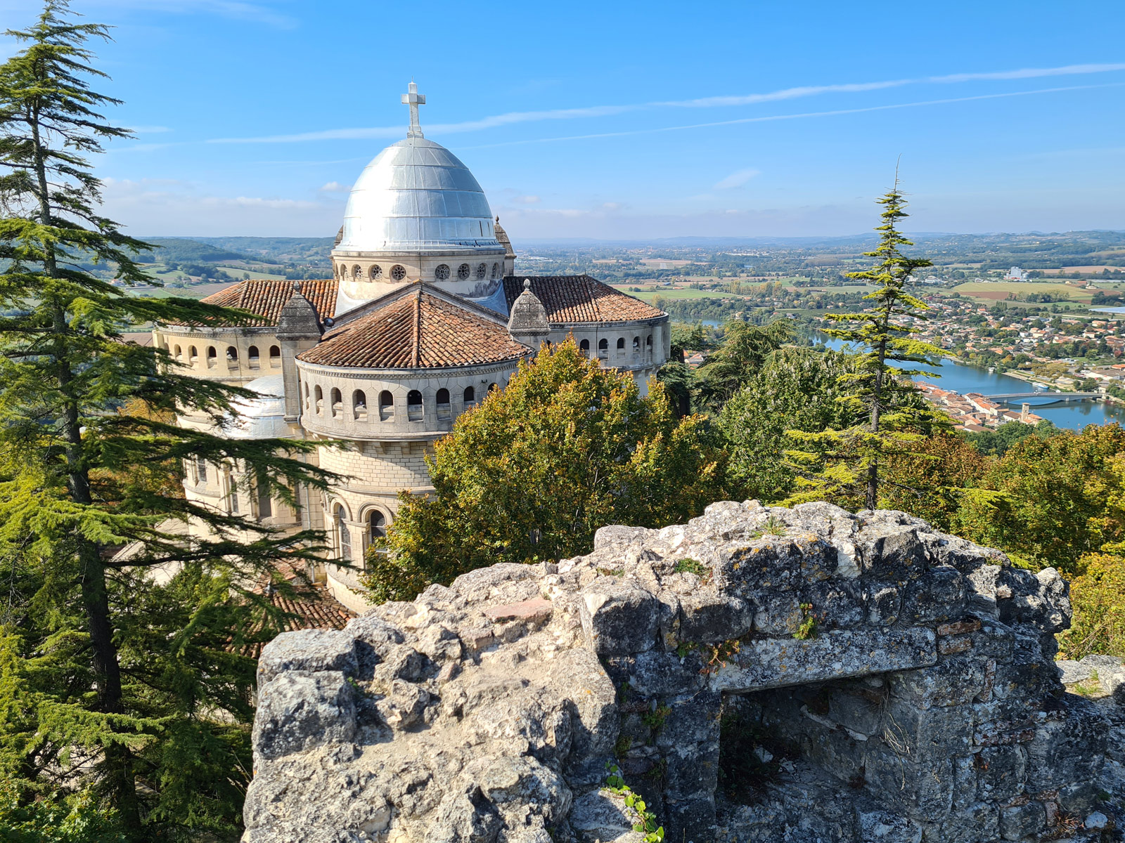 Visit of the medieval village of Penne d'Agena ...